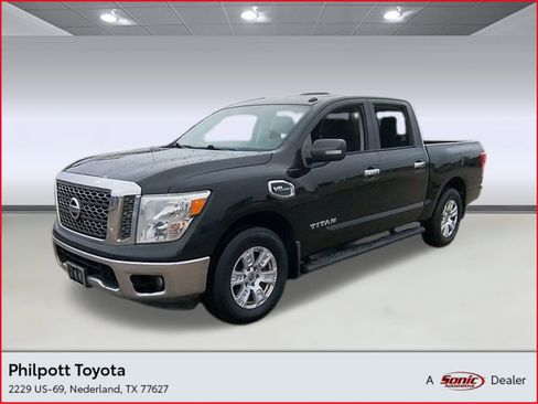 Used 2017 Nissan Titan SV image 1
