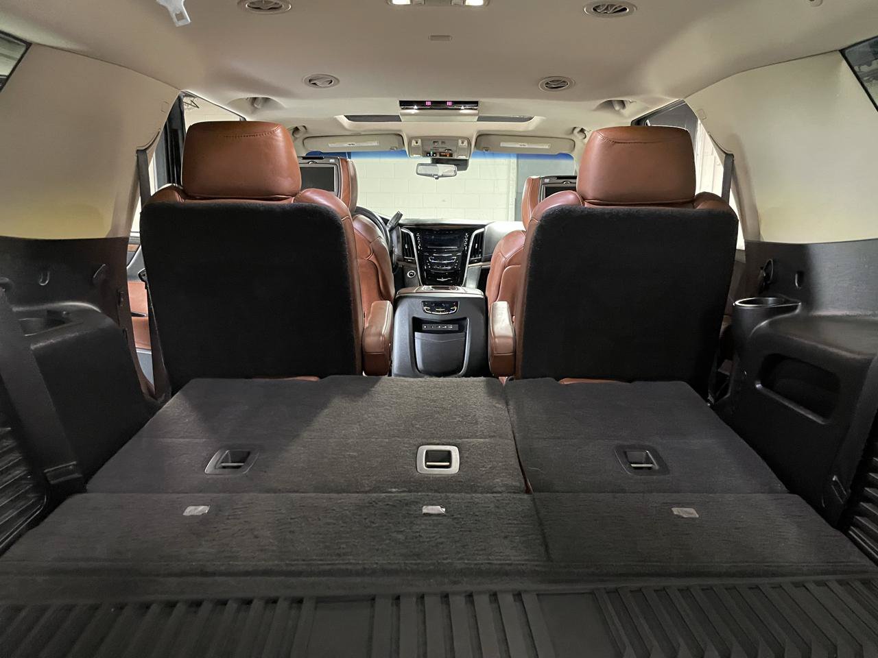 Used 2019 Cadillac Escalade Premium Luxury AWD/4WD image 19