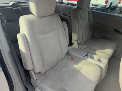 Used 2011 Nissan Quest SV FWD image 13