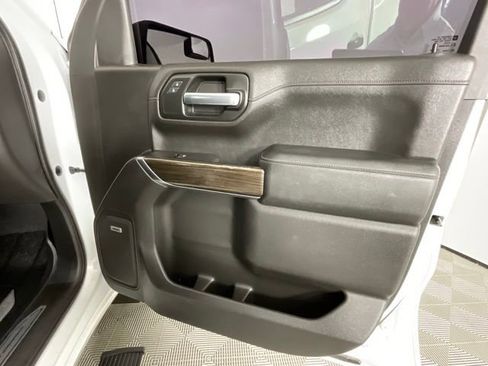 Used 2019 Chevrolet Silverado 1500 LT Trail Boss AWD/4WD image 18