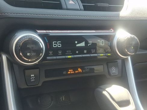 Used 2025 Toyota RAV4 XLE AWD/4WD image 15