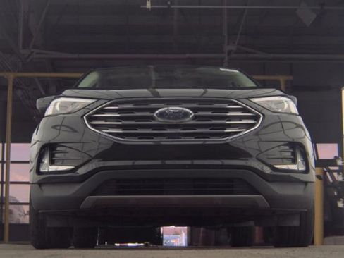Used 2022 Ford Edge SEL w/ Convenience Package image 3