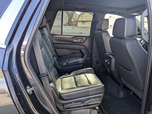 Used 2023 GMC Yukon SLT w/ SLT Premium Package image 25