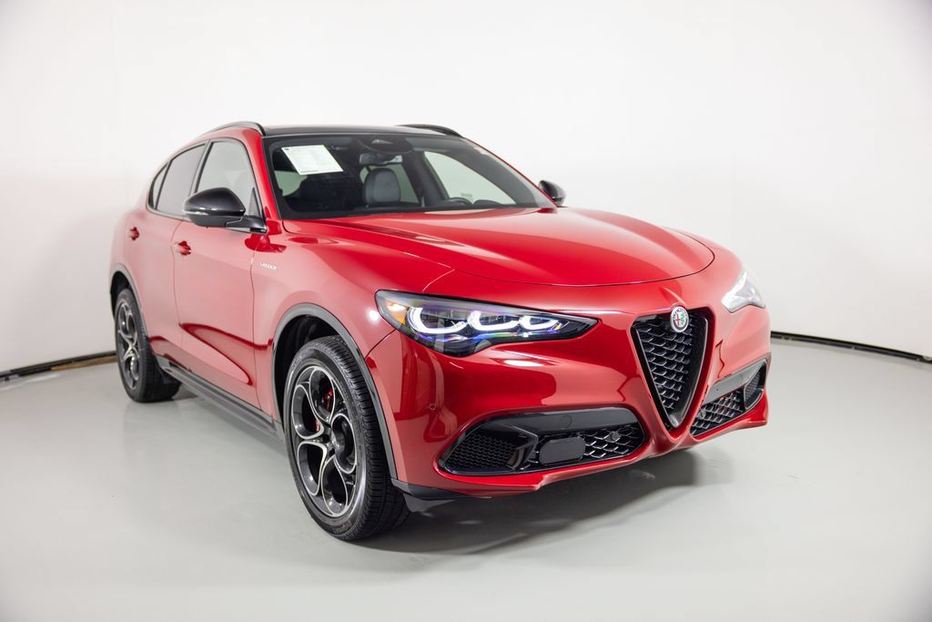 New 2026 Alfa Romeo Stelvio Sprint AWD/4WD image 5