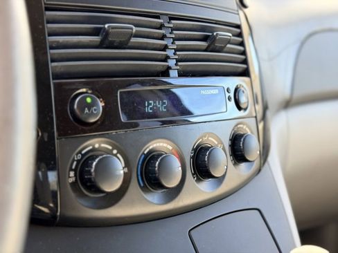 Used 2005 Toyota Sienna CE image 10