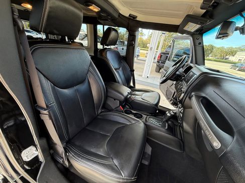 Used 2018 Jeep Wrangler Unlimited Sport S image 18