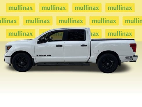 Used 2018 Nissan Titan SV w/ SV Convenience Package image 10