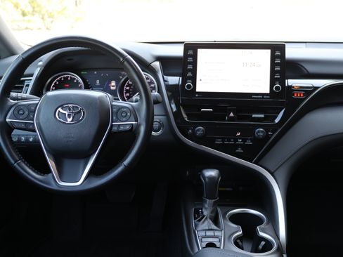 Used 2022 Toyota Camry XLE FWD image 28