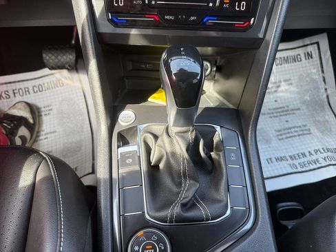 Used 2022 Volkswagen Tiguan SE AWD/4WD image 25