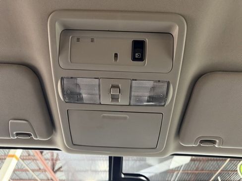 Used 2019 Nissan Titan SV image 26