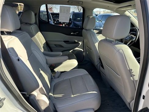 Used 2021 GMC Acadia SLT w/ Premium Package image 10