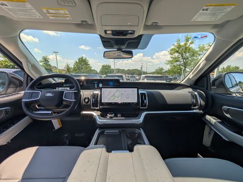 New 2026 Ford Expedition Platinum w/ Platinum Ultimate Package AWD/4WD image 18