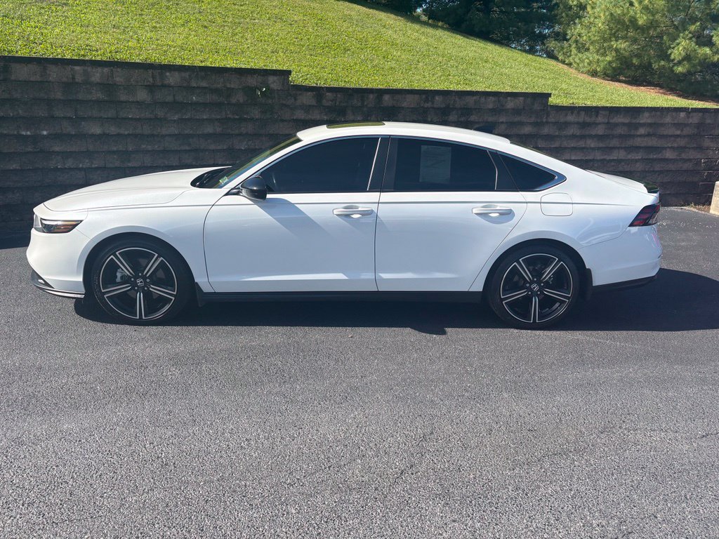 Used 2024 Honda Accord Sport image 4