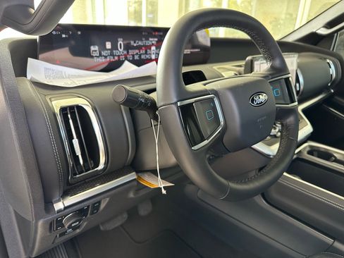 New 2026 Ford Expedition Max Platinum image 18