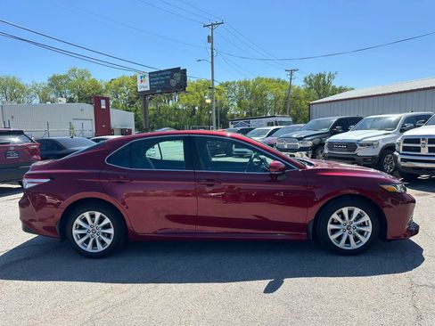 Used 2018 Toyota Camry LE w/ Convenience Package FWD image 6