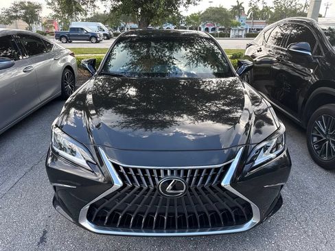 Used 2025 Lexus ES 350 w/ Premium Package FWD image 2