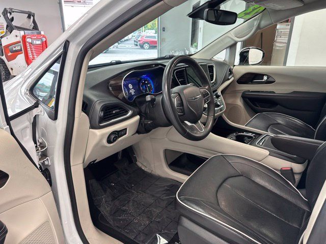 Used 2023 Chrysler Pacifica Limited FWD image 17