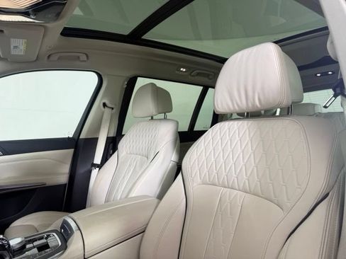 Used 2022 BMW X7 xDrive40i w/ Premium Package AWD/4WD image 6