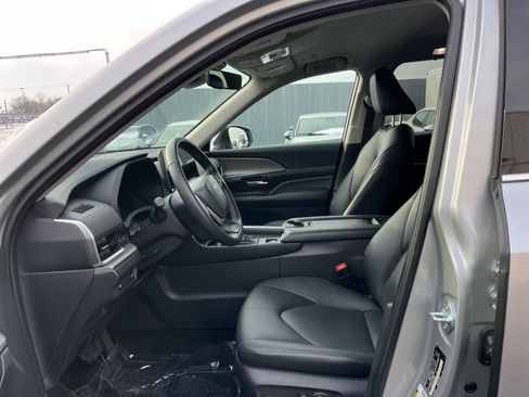 Used 2025 Toyota Grand Highlander FWD image 28