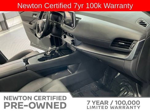 Used 2025 Nissan Rogue SV w/ SV Premium Package FWD image 16