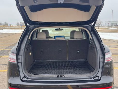 Used 2023 Lincoln Nautilus Reserve w/ Monochromatic Package image 32