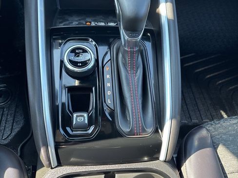 Used 2024 Chevrolet Colorado Z71 w/ Z71 Convenience Package 2 image 17