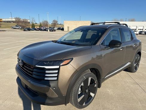 New 2026 Nissan Kicks SR w/ Cold Weather Package image 3