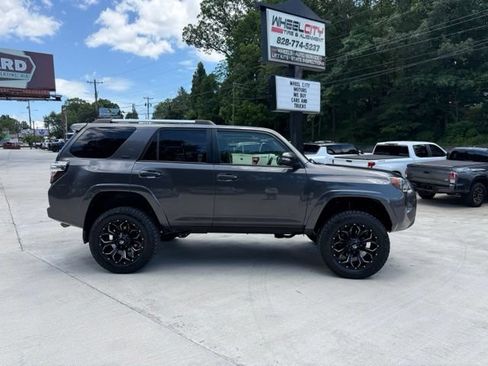 Used 2020 Toyota 4Runner SR5 Premium w/ Moonroof Package AWD/4WD image 3