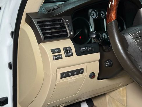 Used 2011 Lexus LX 570 4WD w/ Luxury Pkg image 36