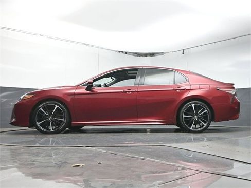 Used 2018 Toyota Camry XSE image 33