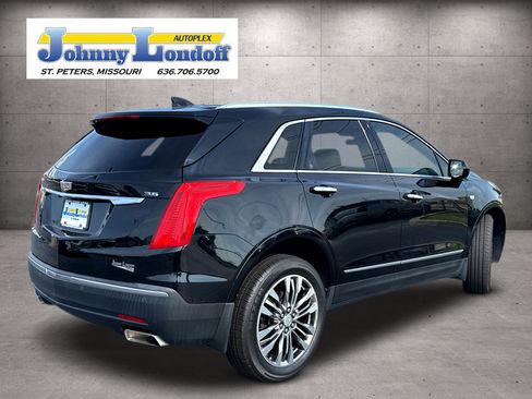 Used 2018 Cadillac XT5 Premium Luxury FWD image 2