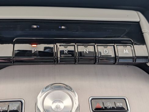 Used 2025 Lincoln Navigator Reserve AWD/4WD image 33