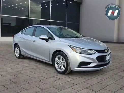 Used 2017 Chevrolet Cruze LT image 7