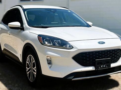 Used 2020 Ford Escape SEL FWD image 3