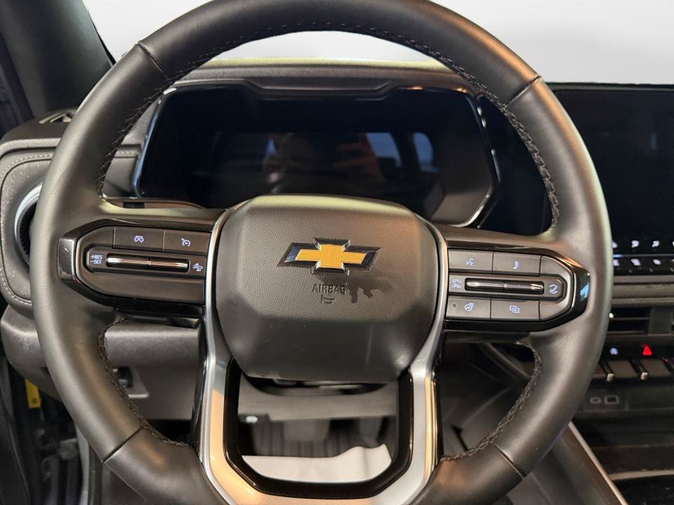 Used 2025 Chevrolet Colorado W/T w/ Advanced Trailering Package AWD/4WD image 13