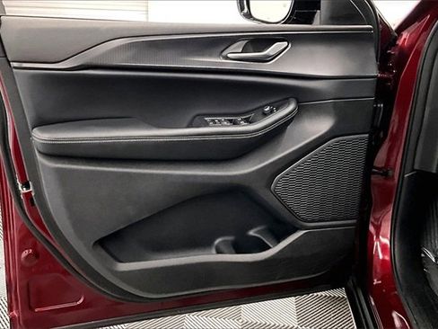 Used 2024 Jeep Grand Cherokee Altitude image 16