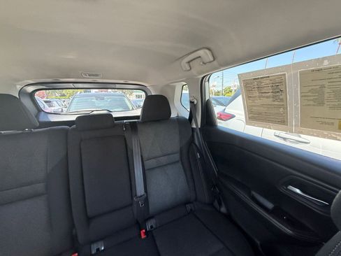 Used 2025 Nissan Rogue SV FWD image 39