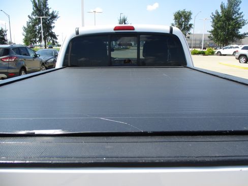 Used 2017 Toyota Tacoma SR5 RWD image 5
