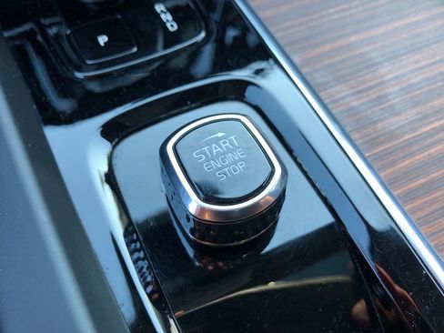 Used 2025 Volvo V60 B5 Cross Country Plus image 30