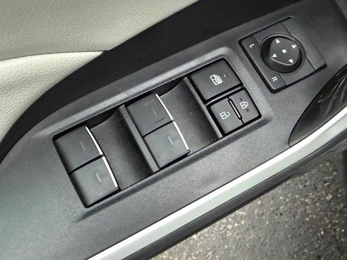 Used 2023 Toyota RAV4 XLE Premium image 16