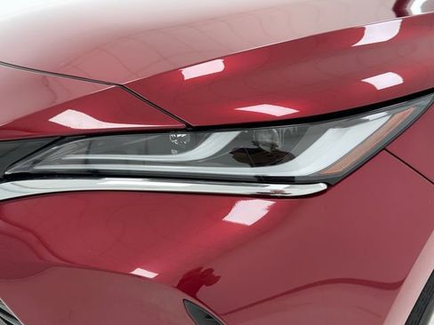 Used 2024 Toyota Venza XLE AWD/4WD image 6