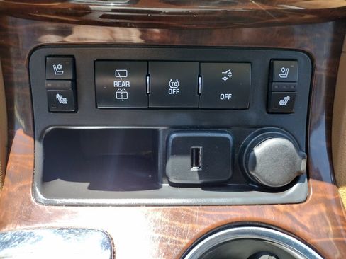 Used 2017 Buick Enclave Premium AWD/4WD image 29