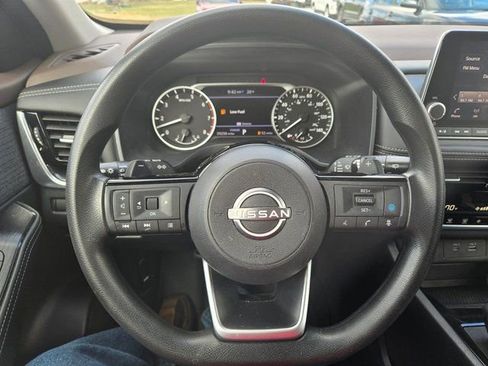 Used 2022 Nissan Rogue SV image 16