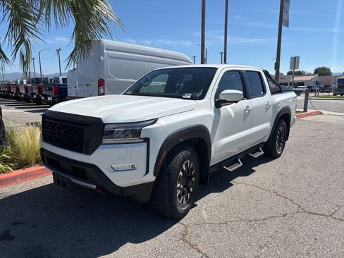 Used 2022 Nissan Frontier Pro-X image 2