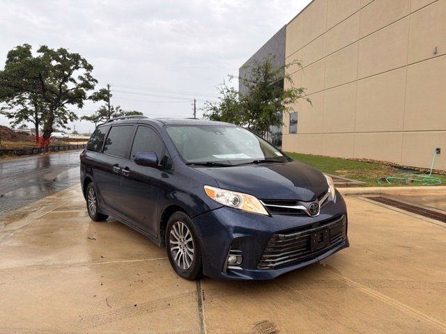 Used 2019 Toyota Sienna XLE w/ XLE Navigation Package FWD image 6