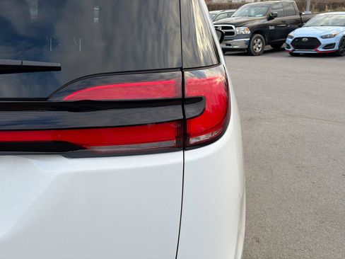 New 2026 Chrysler Pacifica Select w/ S Appearance Package FWD image 11