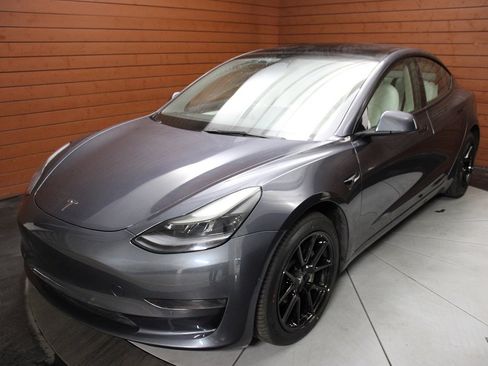 Used 2022 Tesla Model 3 image 65