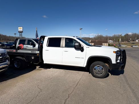 Used 2023 Chevrolet Silverado 3500 LT image 2