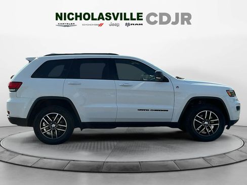 Used 2018 Jeep Grand Cherokee Trailhawk w/ Trailhawk Luxury Group AWD/4WD image 6