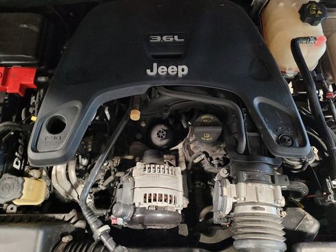 Used 2018 Jeep Wrangler Unlimited Sport S AWD/4WD image 30
